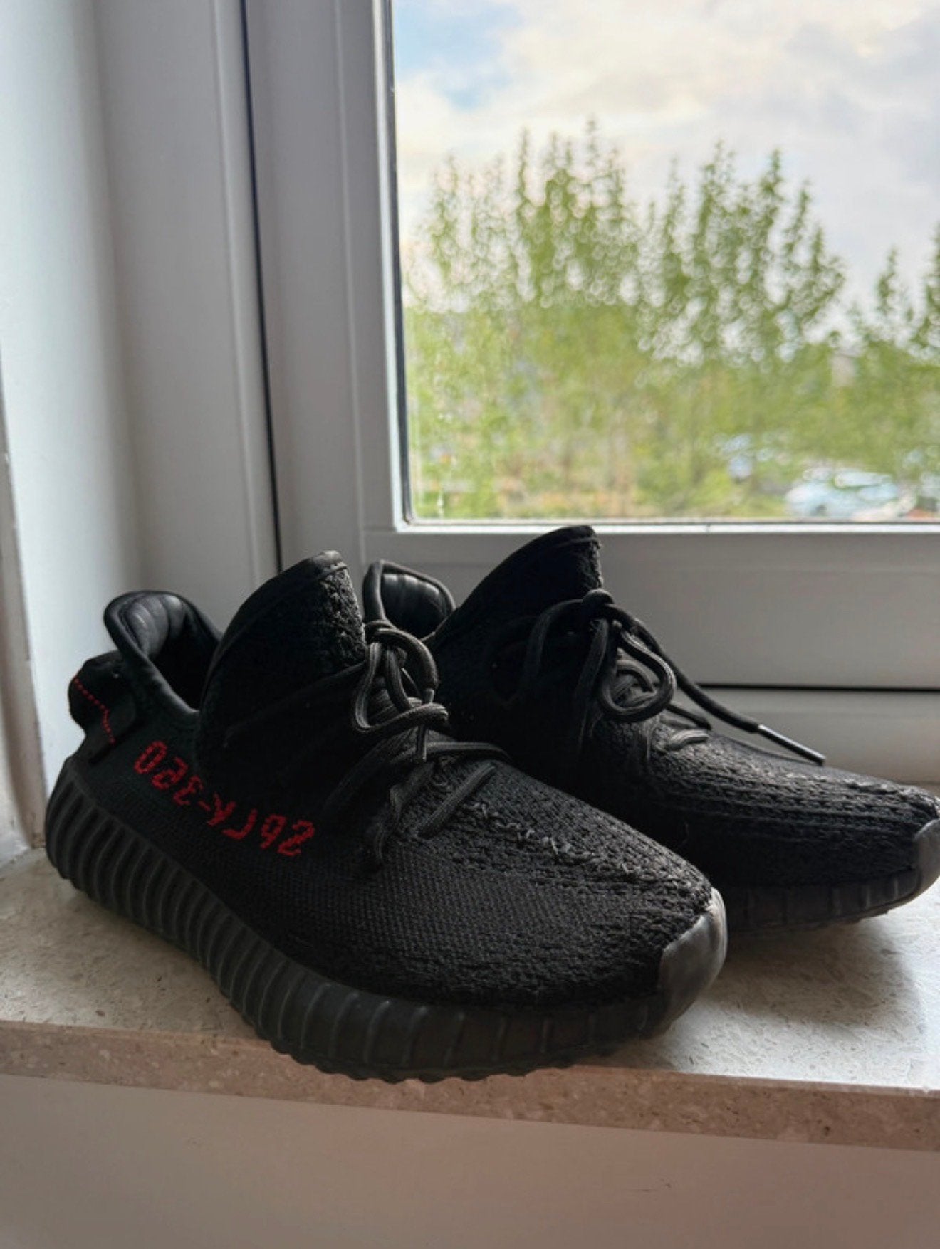 Yeezy 350, Ophalen of Verzenden, Zo goed als nieuw, Zwart, Sneakers of Gympen