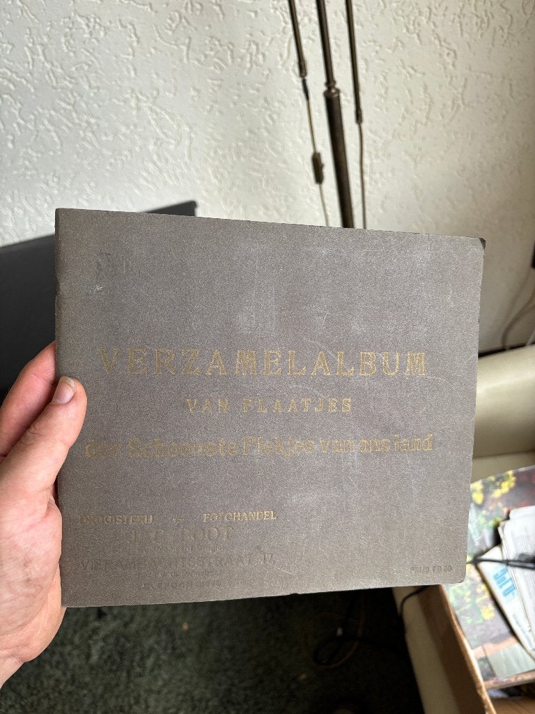 Verzamelalbum van plaatjes der schoonste plekjes - Ca 1930, Boeken, Ophalen of Verzenden, Gelezen, Plaatjesalbum