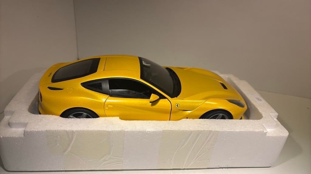 Ferrari f12 berlinetta yellow hot wheels elite 1.18, Ophalen of Verzenden, Hot Wheels, A, A
