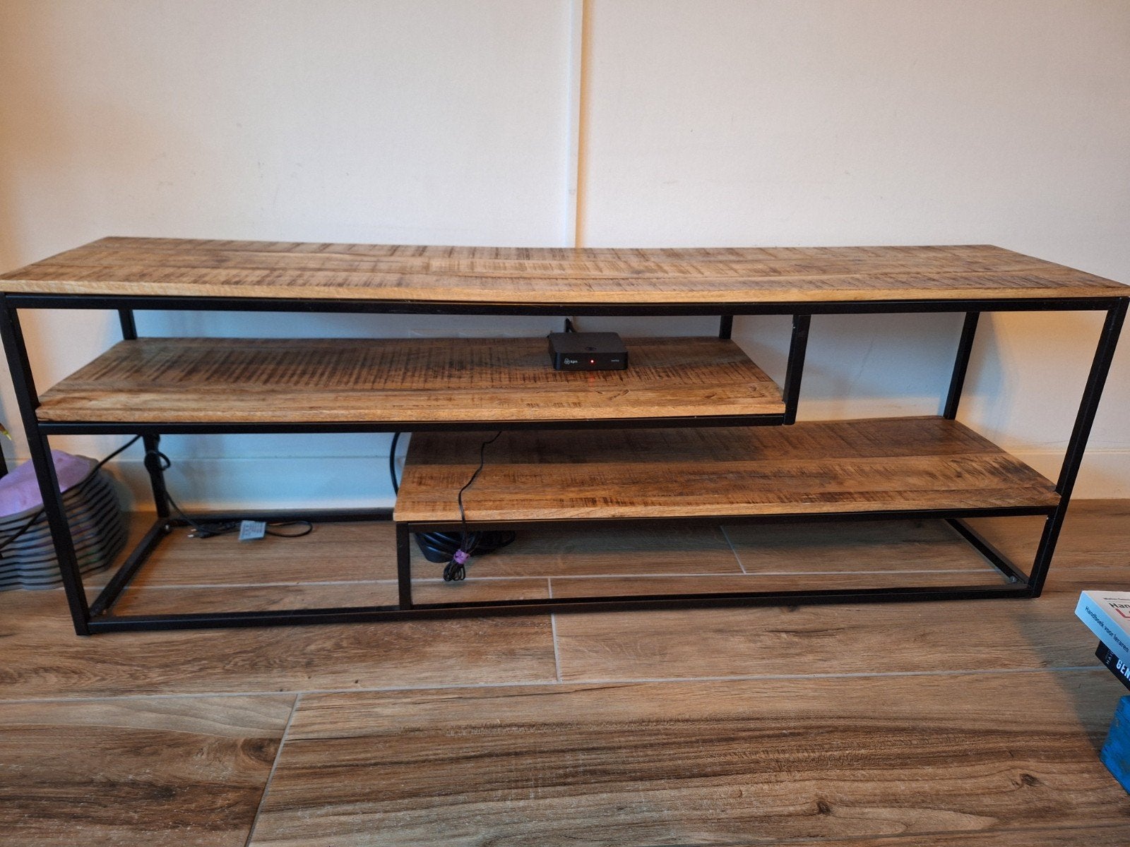 Mango houten tv kast / dressoir, Ophalen, Zo goed als nieuw, 25 tot 50 cm, Rechthoekig