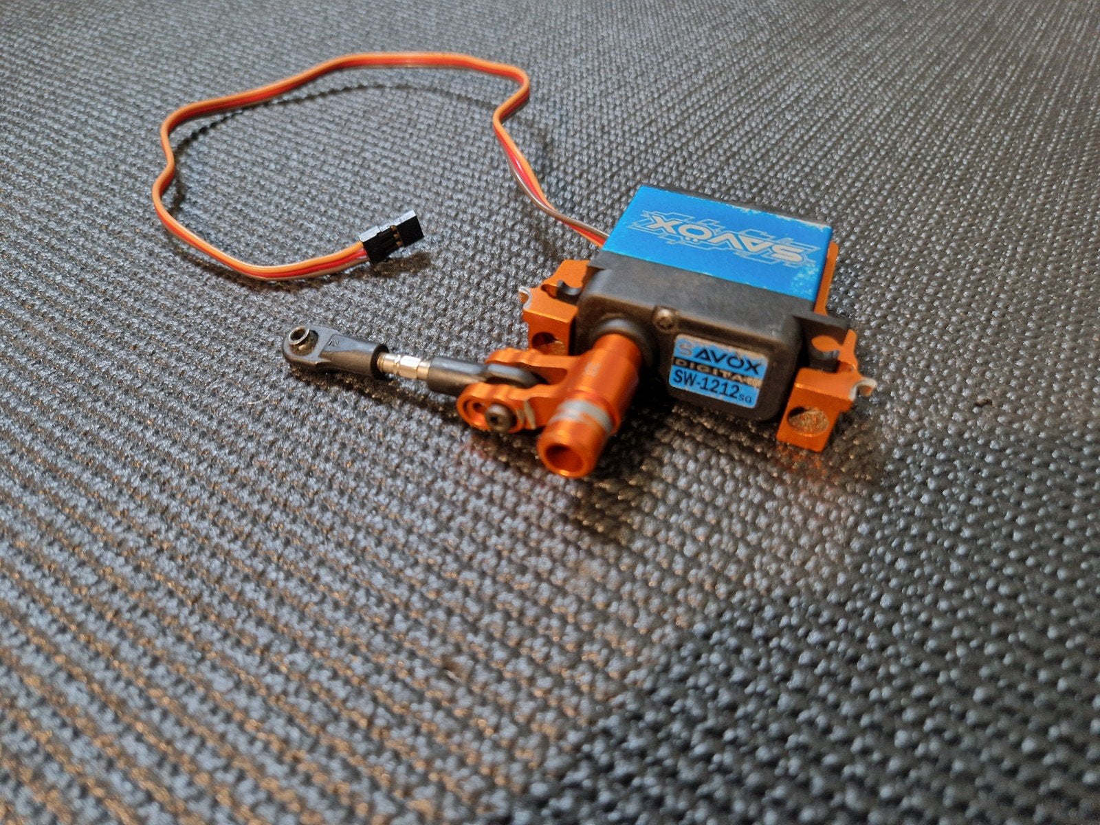 traxxas xmaxx 8s servo upgrade servo 46kg (savox sw-1312sg), Ophalen of Verzenden, Gebruikt