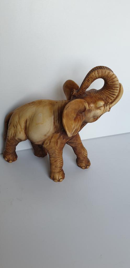 Vintage sculptuure olifant gemaakt uit albast met hars, Ophalen of Verzenden, Dier