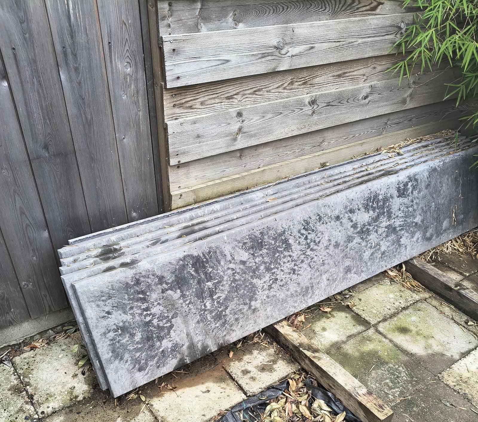 Betonschutting met paal gratis af te halen, Overige materialen, Minder dan 3 meter, Ophalen of Verzenden, 1 tot 2 meter