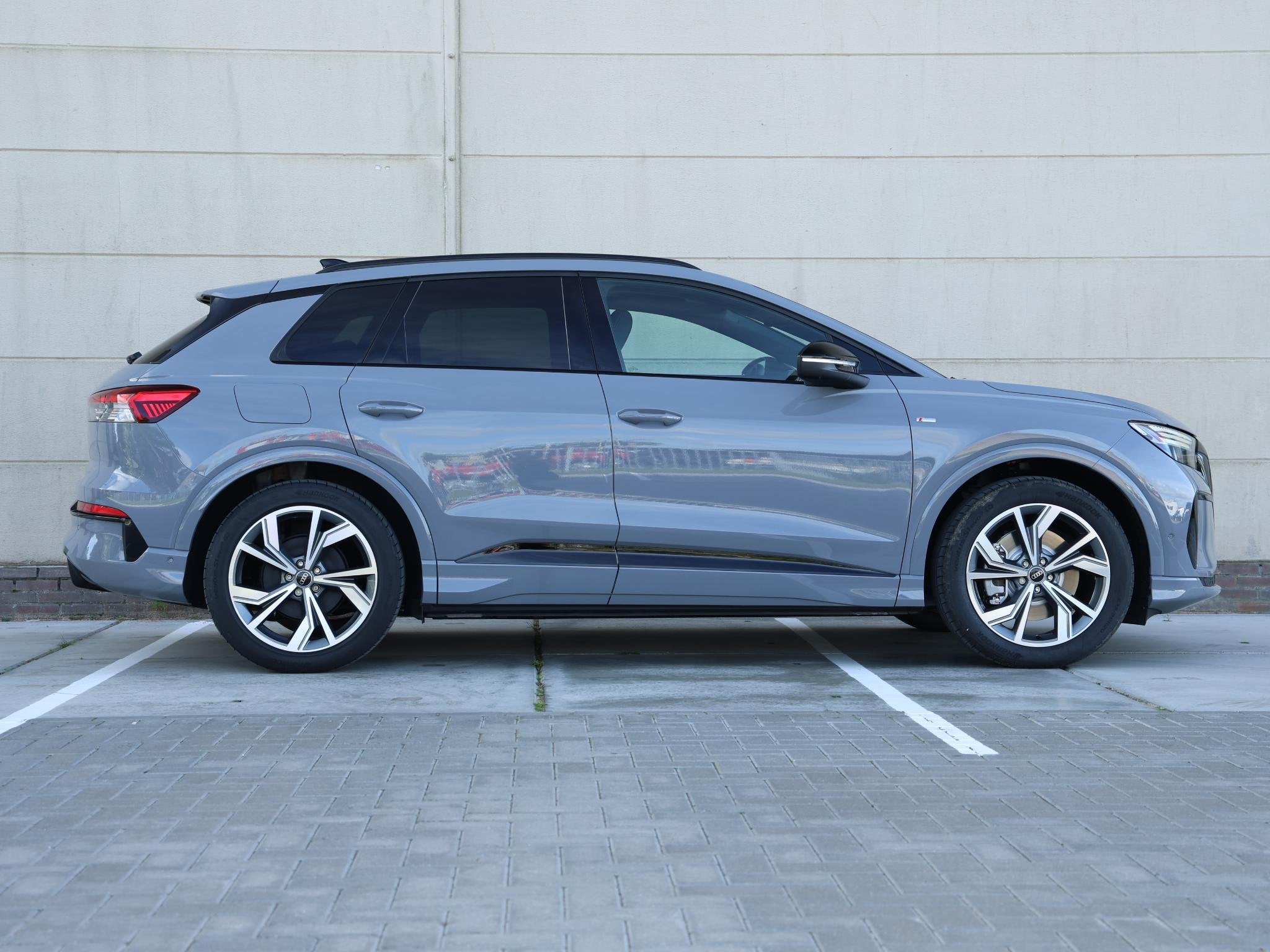 Audi Q4 e-tron S edition 82 kWh 286 PK SUV | Tech plus pakke, Auto's, Automaat, Achterwielaandrijving, 510 min, Zwart