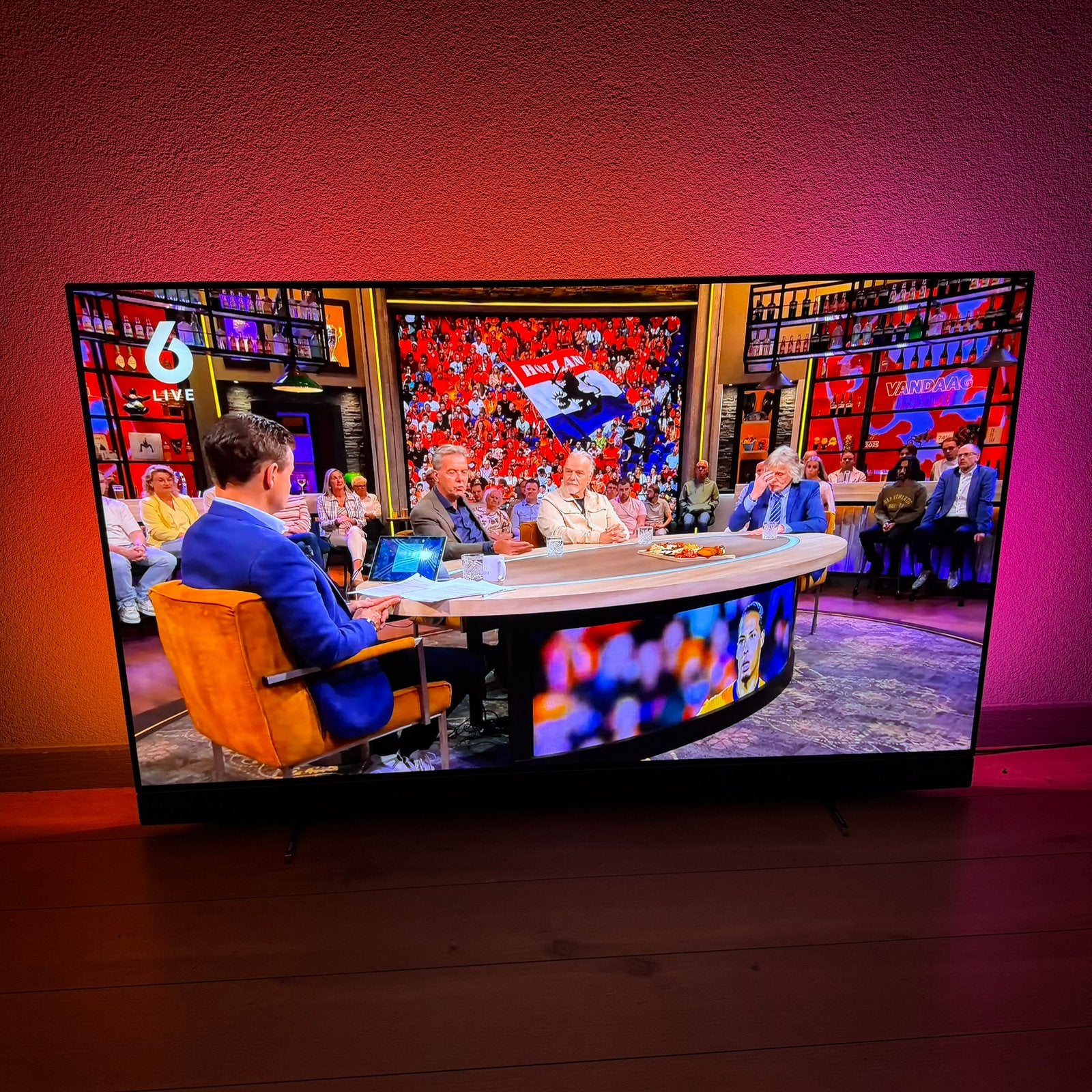 Foto 4 van Philips 55 inch Oled Televisie Bowers en Wilkins Soundbar