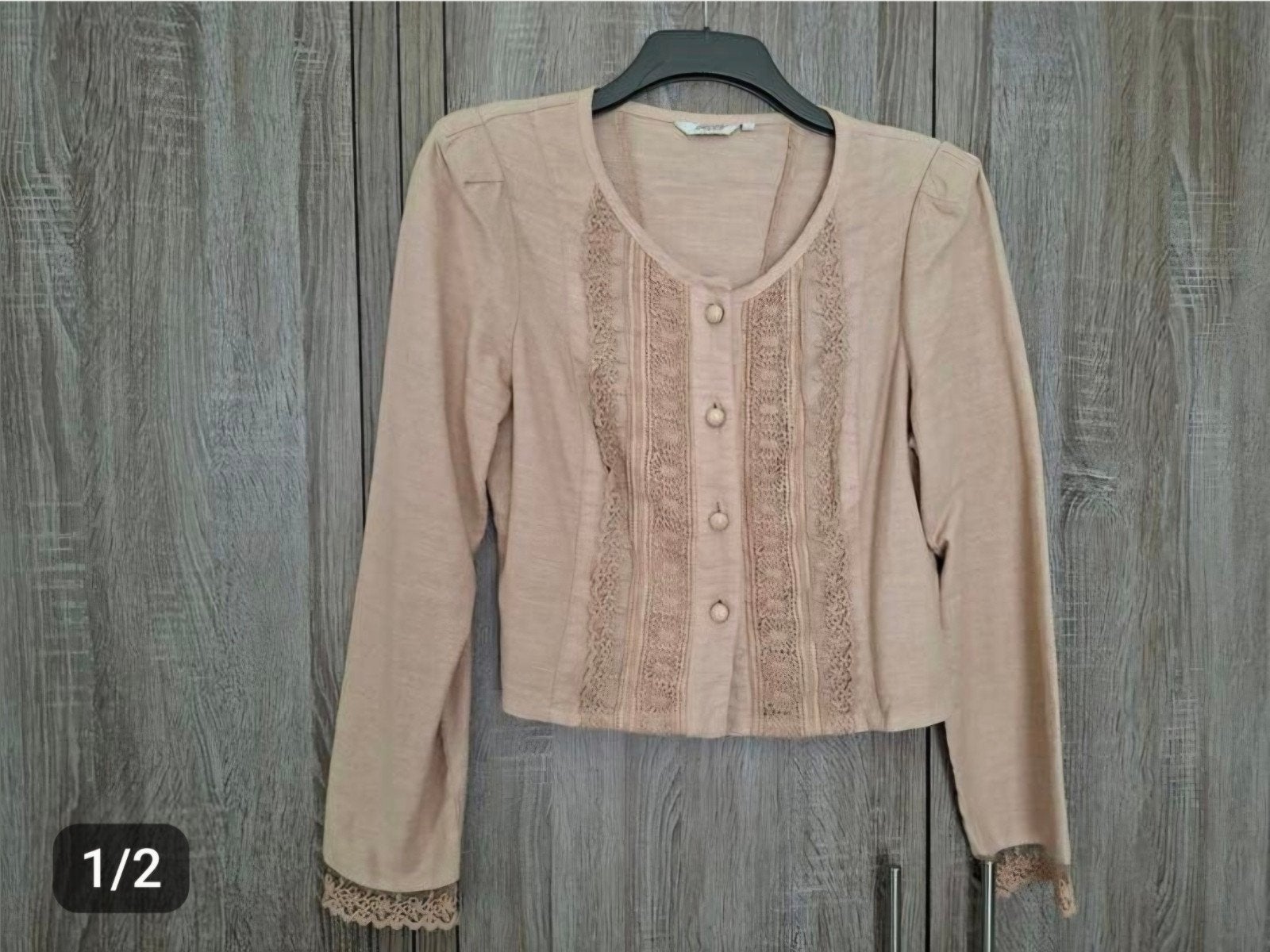EEN VLOT CHARMANT JASJE, Ophalen of Verzenden, Zo goed als nieuw, Maat 38/40 (M), Beige