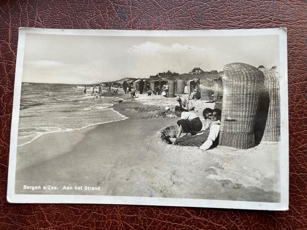 ansichtkaart / kaart van Bergen aan Zee, Aan het Strand., Verzenden, 1920 tot 1940, Noord-Holland