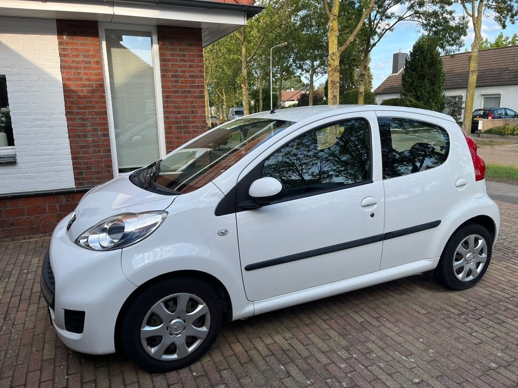 Peugeot 107 1.0 5-deurs automaat | nog geen 13.000 km, Euro 5, Stof, Origineel Nederlands, Grijs