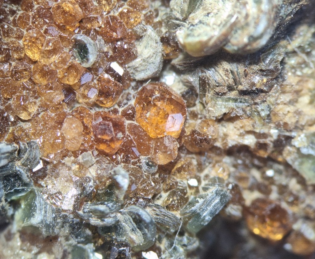Hessoniet, Clinochloor - Valais, Zwitserland, Ophalen of Verzenden, Mineraal