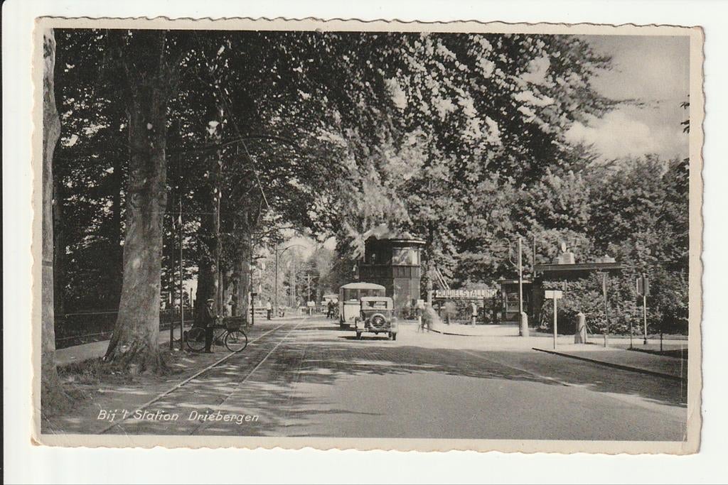 DRIEBERGEN BIJ 'T STATION GESLOTEN SPOORBOMEN OUDE AUTO  BUS, Ophalen of Verzenden, 1920 tot 1940, Gelopen, Utrecht