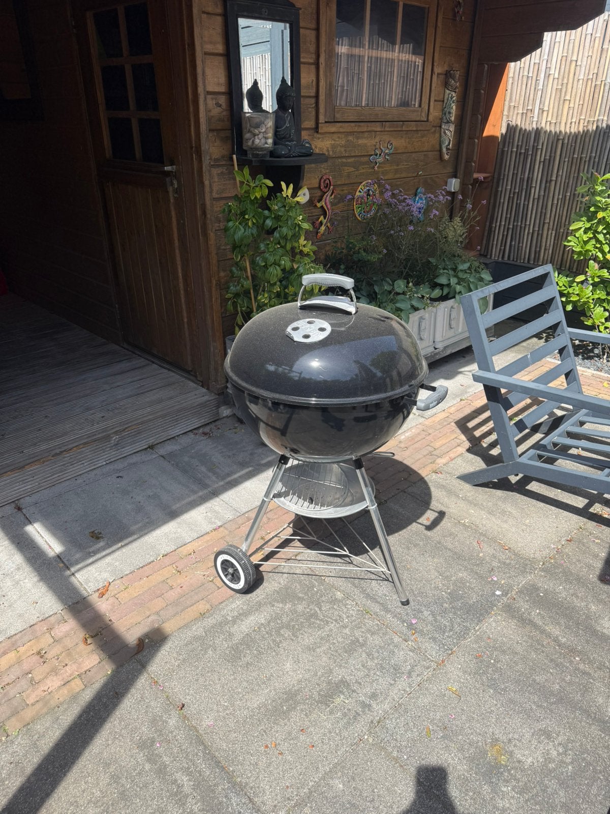 Nauwelijks gebruikt. Grote Weber bbq diameter 57 cm, Tuin en Terras, Houtskoolbarbecues, Ophalen, Gebruikt