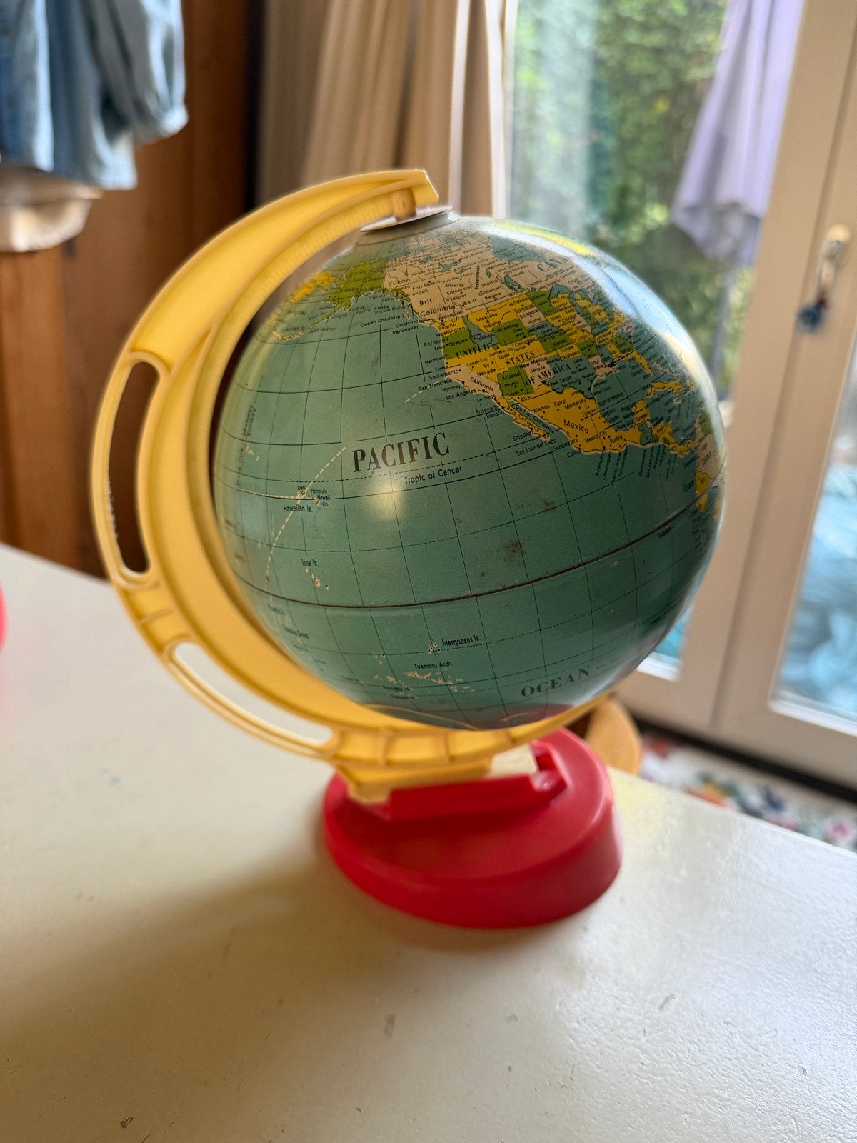 Kleurrijke Wereldbol - Educatief en Decoratief, Gebruikt, Kunststof, Draaibaar, Kinderwereldbol