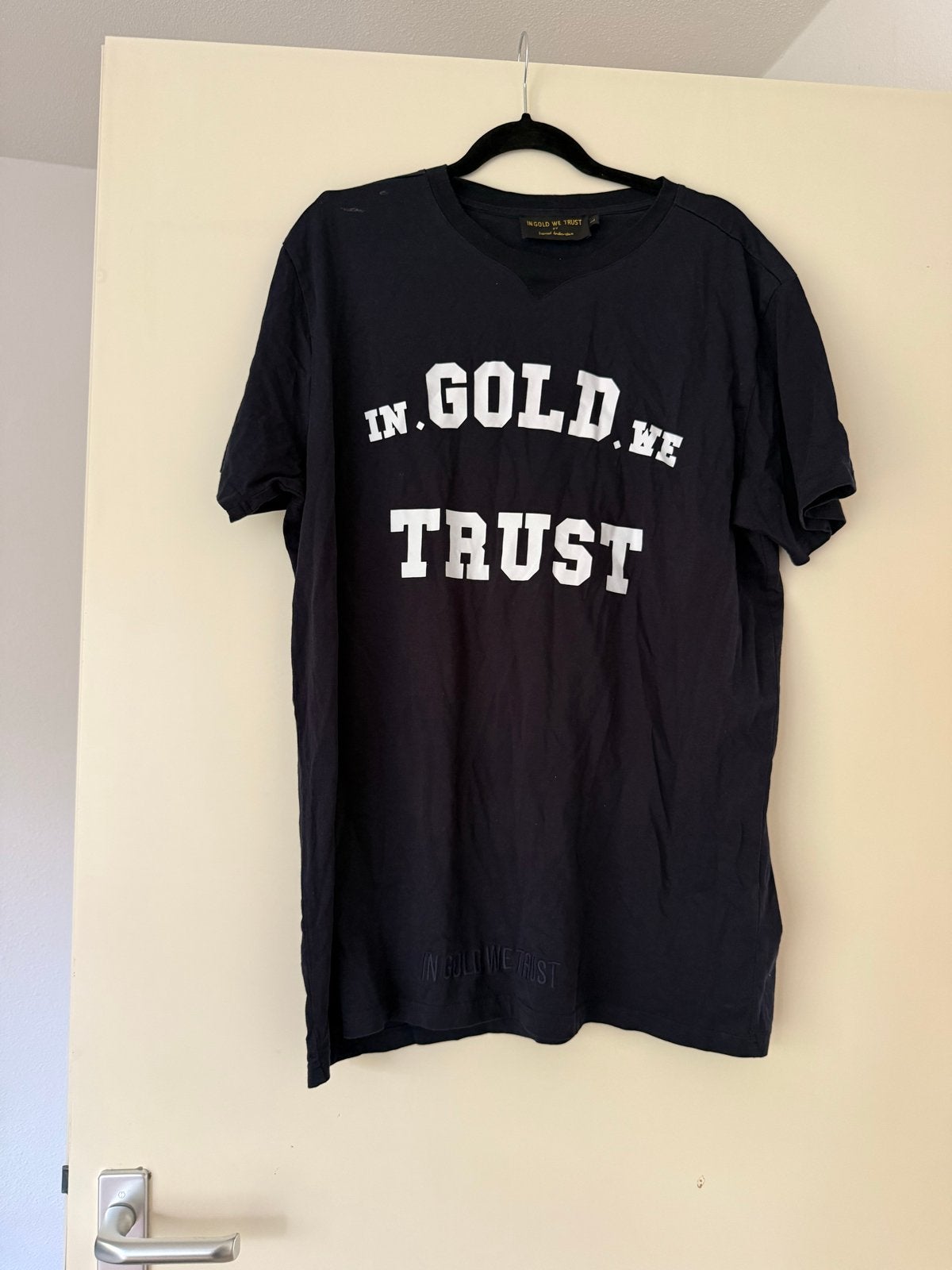 In Gold We Trust T-shirt Zwart Maat L, Ophalen, Gedragen, Maat 52/54 (L), Zwart