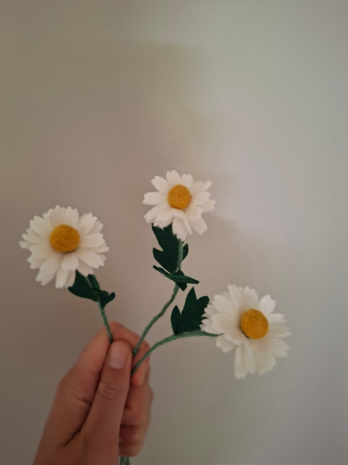 3 Margrietjes van vilt - Handgemaakte kunstbloemen, Binnen, Handgemaakt, Kunstbloem, Nieuw
