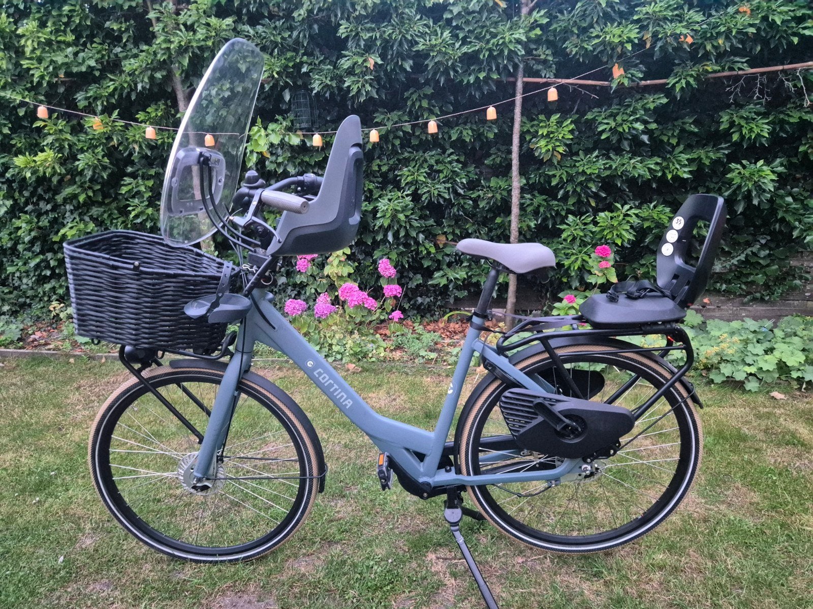 Cortina moederfiets met kinderzitjes en windscherm, Fietsen en Brommers, Fietsen | Dames | Damesfietsen, Versnellingen, Zo goed als nieuw