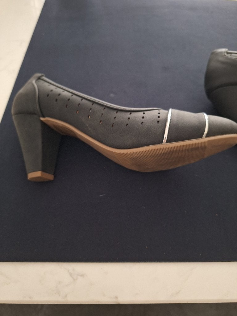 Chique antraciete suède damespumps mt 39., Ophalen, Pumps, Overige kleuren, Onbekend