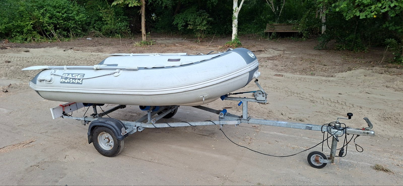 BASE Marine Rib Rubberboot met aanhanger, Watersport en Boten, Rubberboten, Gebruikt, Overige merken, Afdekzeil, Inclusief trailer
