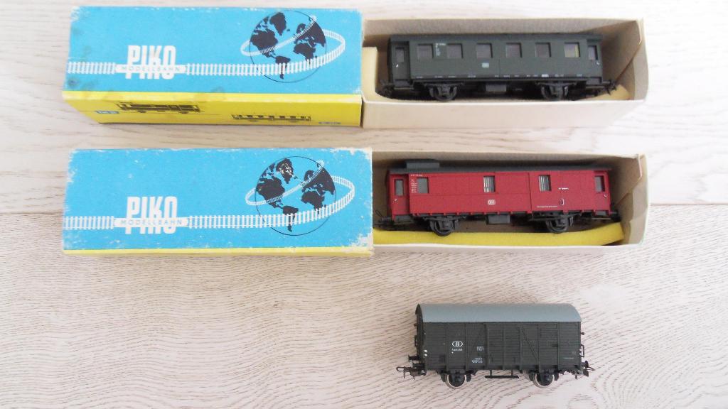 3x Piko : Wagon 5/6517/020 & 5/6606/022 in doos & 1x goedere, Hobby en Vrije tijd, Modeltreinen | H0, Gelijkstroom, Analoog, Nieuw