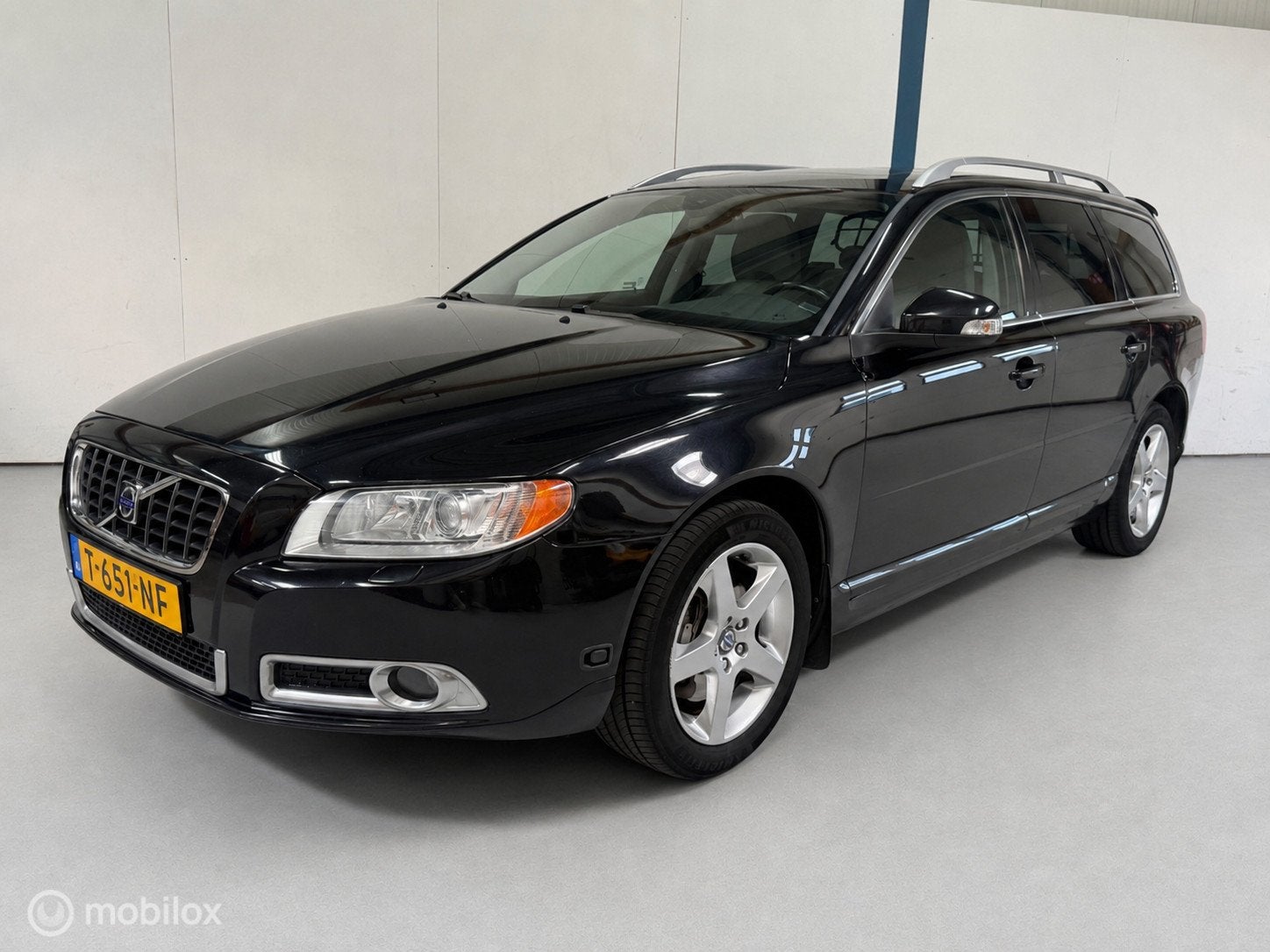 Volvo V70 2.5FT Summum AUTOMAAT / LEER / KEY-LESS ENTREE, Auto's, Volvo, Gebruikt, 2521 cc, 93 €/maand, Geïmporteerd