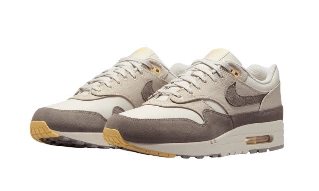 Nike Air Max 1 Premium 'Cave Stone' mt 7,5, Kleding | Heren, Schoenen, Ophalen of Verzenden, Nieuw, Overige kleuren, Sneakers of Gympen