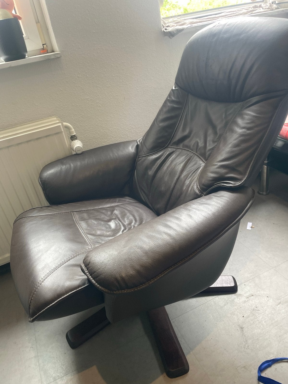 Comfortabele bruine leren relaxfauteuil, Ophalen, Gebruikt, Leer, 75 tot 100 cm