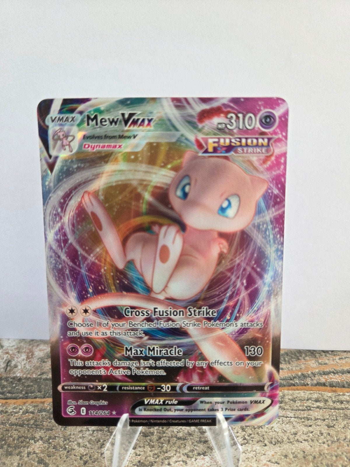 Mew VMAX (FST 114) Fusion Strike Pokémon Kaart, Ophalen of Verzenden, Zo goed als nieuw, Losse kaart, Foil