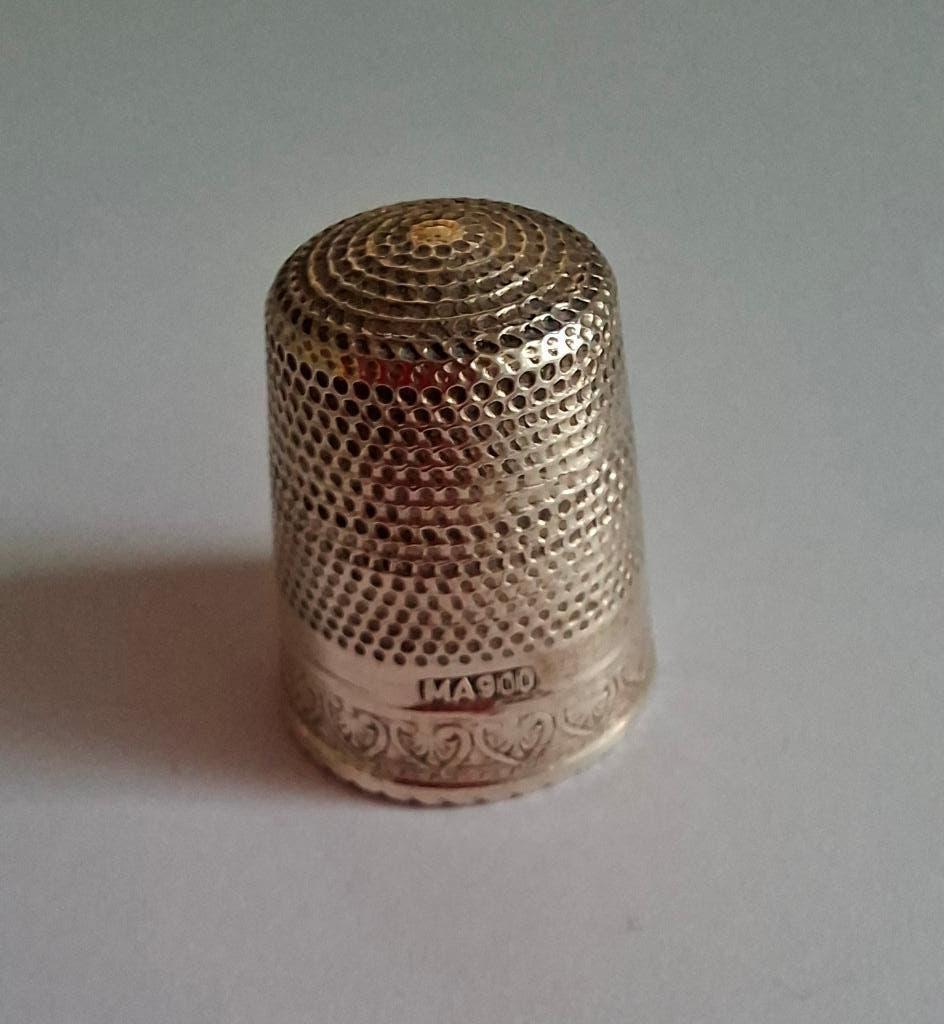 Zilveren vingerhoedje, Ophalen of Verzenden, Gebruikt, Zilver, Nederland