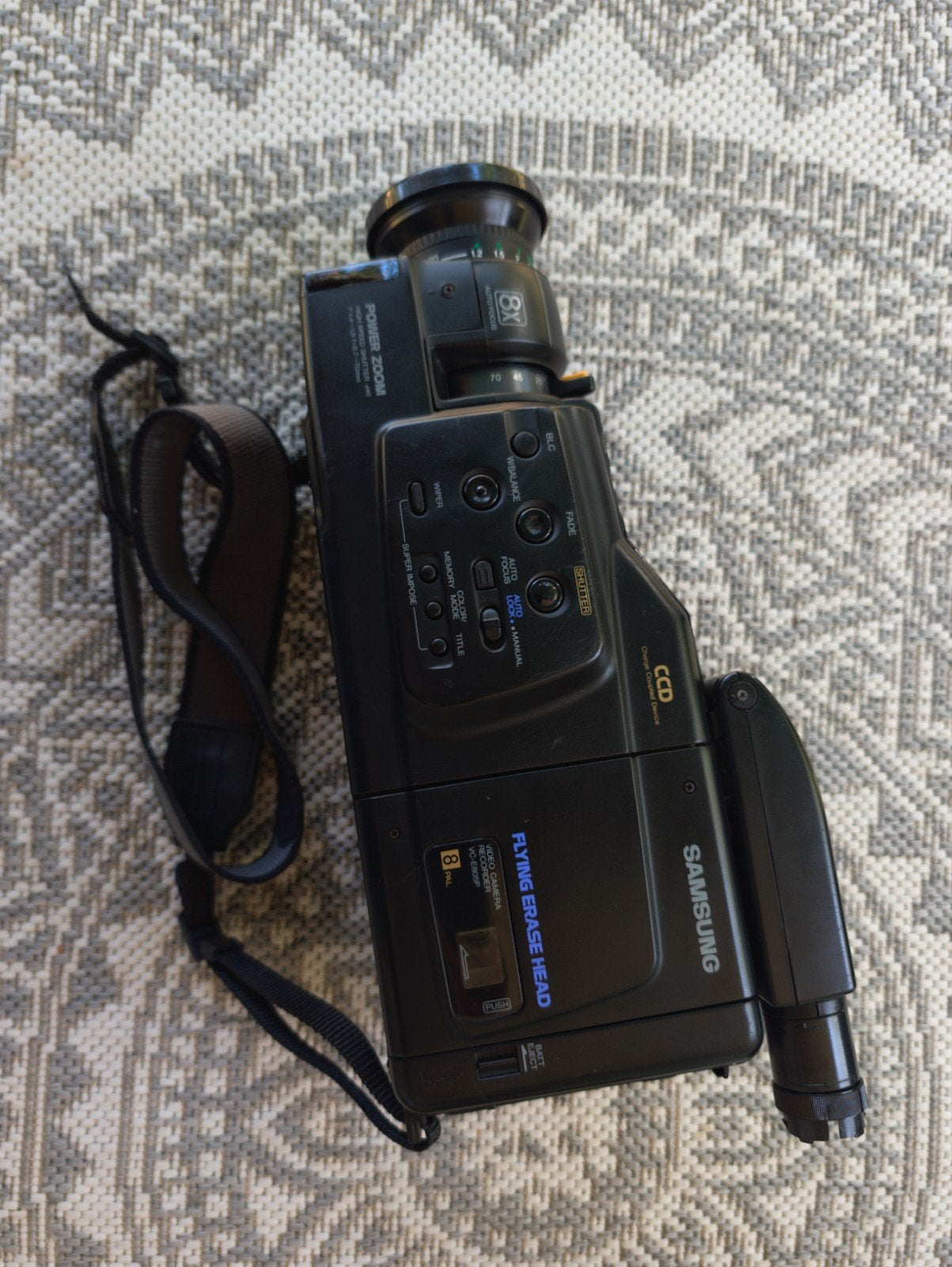Samsung VC-E805P Videocamera - Defect voor onderdelen, Ophalen of Verzenden, VHS-C of SVHS-C, Camera