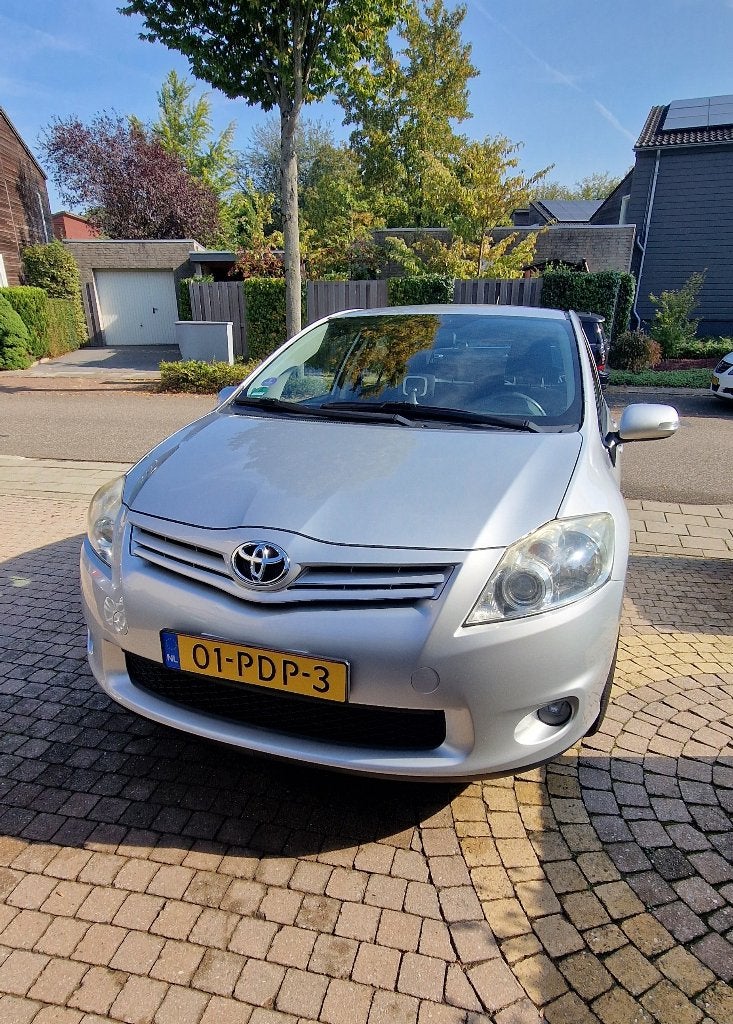 Toyota Auris 1.6 Vvt-i 5DR 2011 Grijs dealer onderhouden, Voorwielaandrijving, Dealer onderhouden, 4 cilinders, Origineel Nederlands
