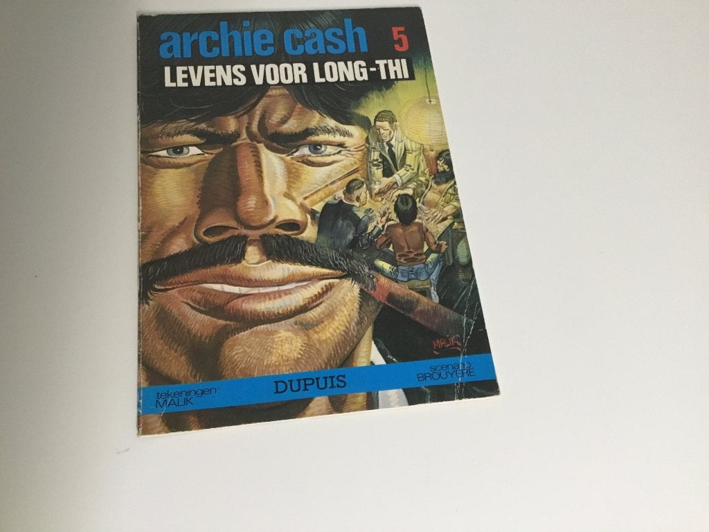 Cult stripboek ARCHIE CASH “levens voor Long-Thi”, Eén stripboek, Ophalen of Verzenden, Gelezen