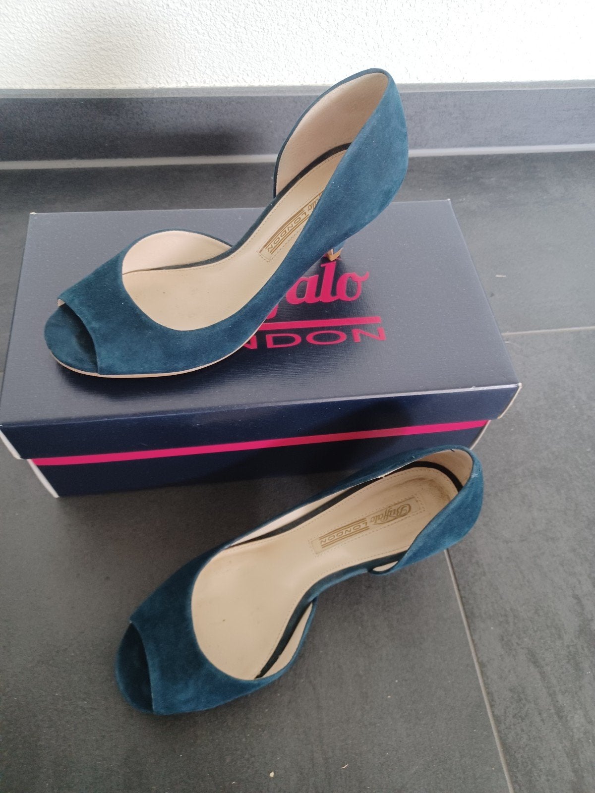 Dames pump maat 36 donkerblauw, Kleding | Dames, Schoenen, Ophalen of Verzenden, Zo goed als nieuw, Blauw