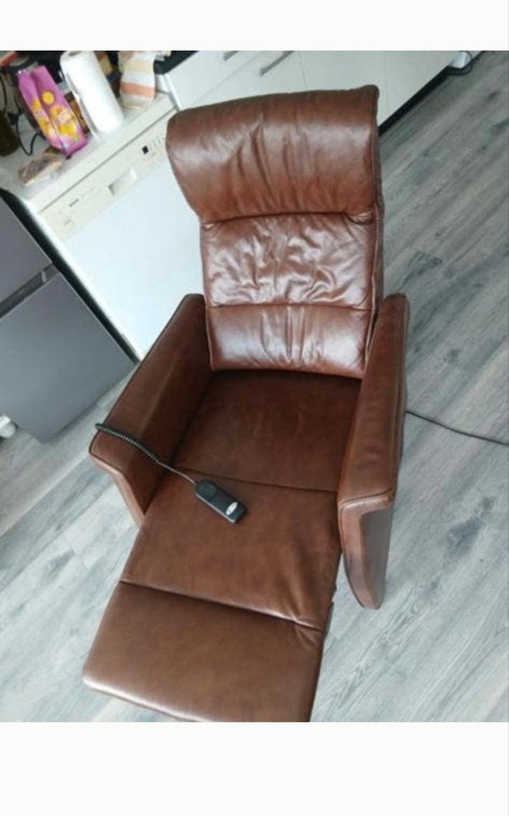 Bruine leren relax stoel met elektrische bediening, Ophalen, Gebruikt, Klassiek, Comfort, 75 tot 100 cm