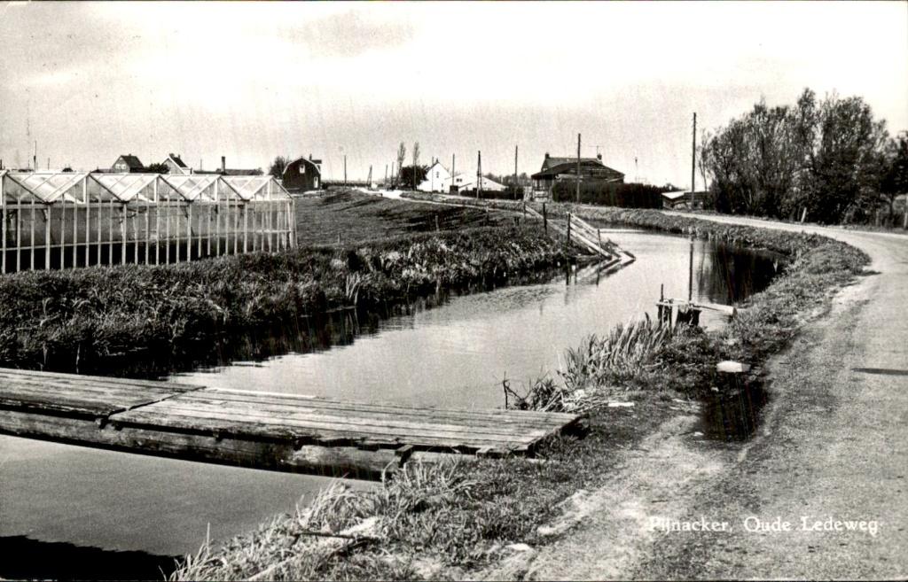 Pijnacker - Oude Ledeweg - Kanaal en kassen, Ophalen of Verzenden, 1960 tot 1980, Gelopen, Zuid-Holland