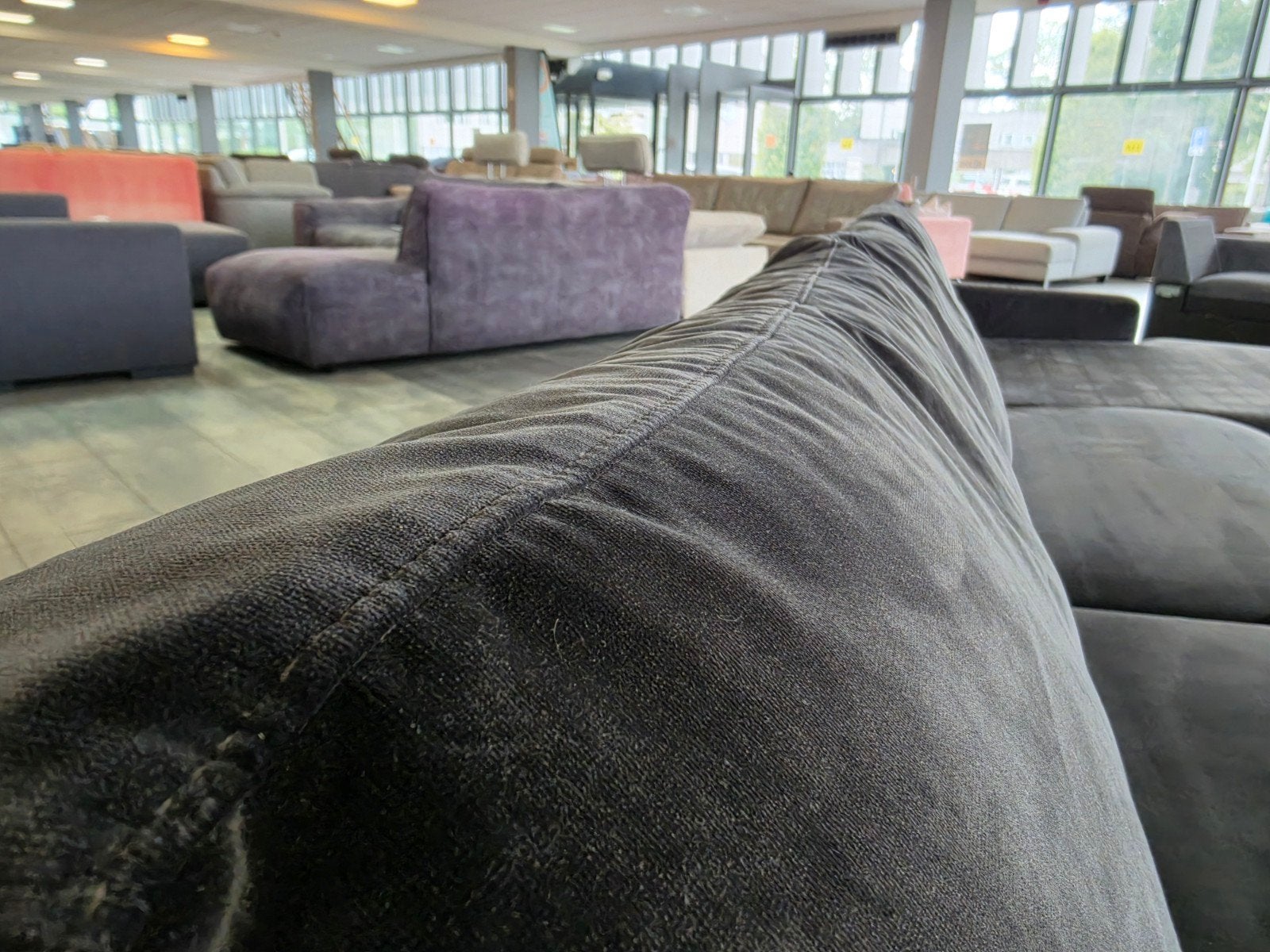 Foto 2 van ✅️️️️️ GEREINIGD antraciet velvet hoekbank 300x160 | BEZORGE