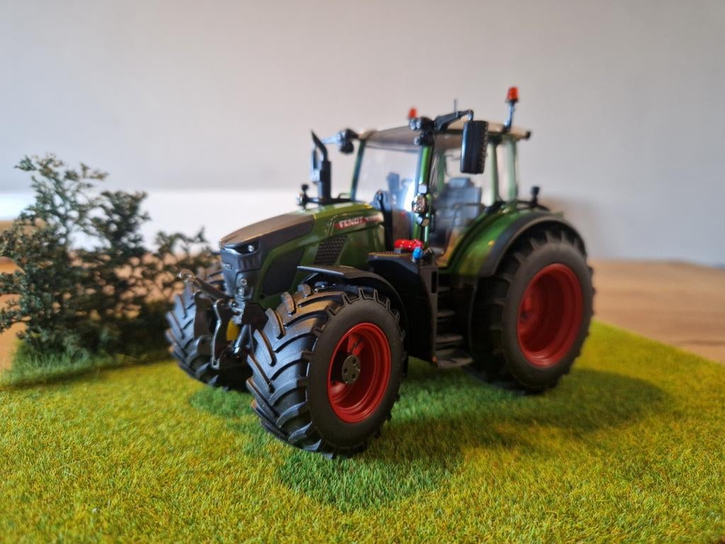 FENDT VARIO 616 UNIVERSAL HOBBIES, Ophalen of Verzenden, Zo goed als nieuw, Tractor of Landbouw, Universal Hobbies