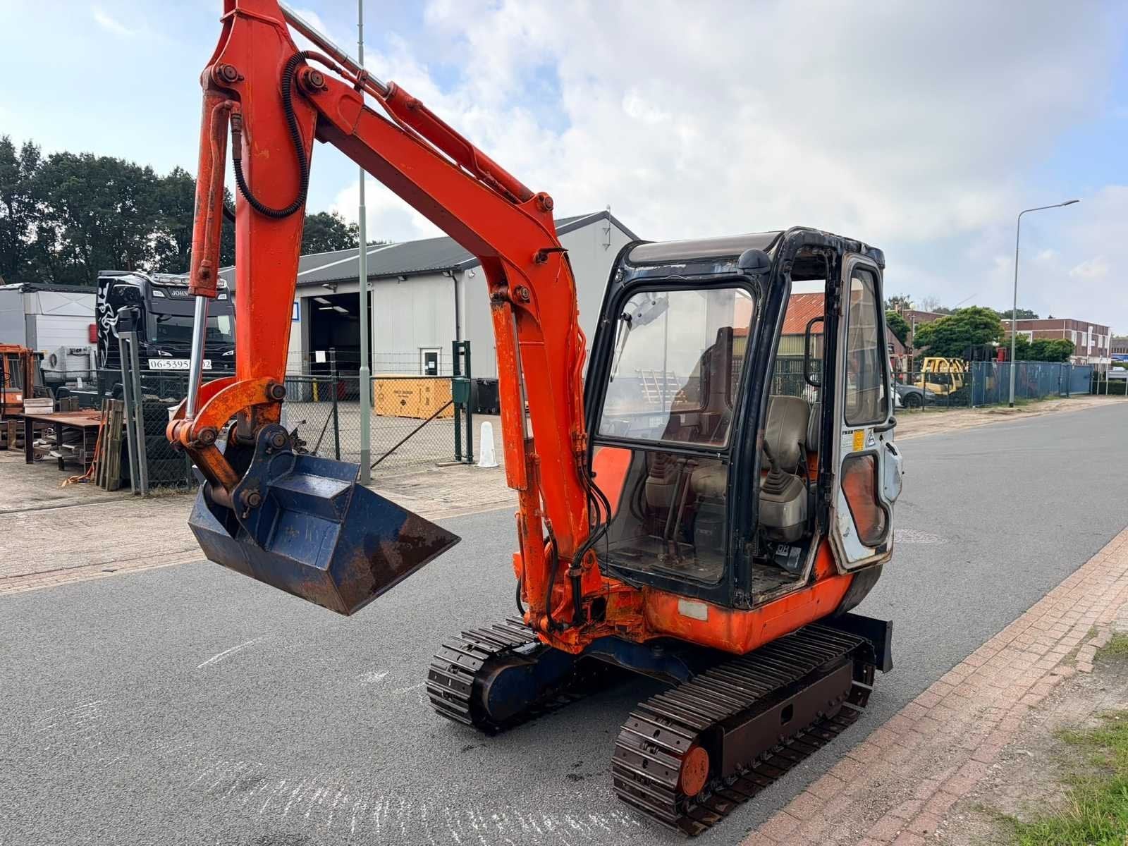 2000 Hitachi EX22 minigraver – 2.200 kg – zwenkgiek, Zakelijke goederen, Graafmachine