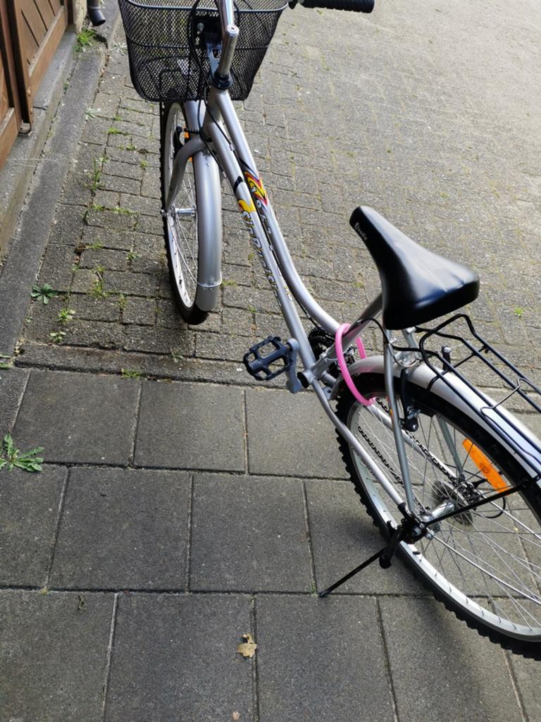 Meisjesfiets 26 inch in goede staat, Fietsen en Brommers, Fietsen | Meisjes, Ophalen of Verzenden, Zo goed als nieuw, 26 inch of meer