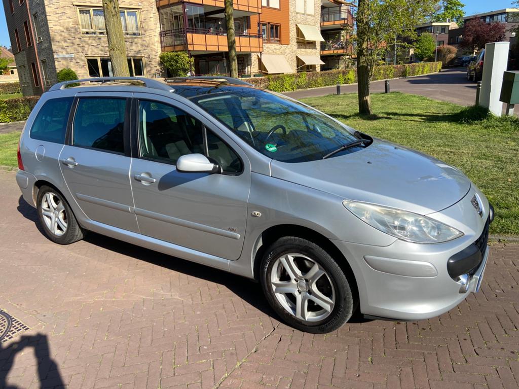 307 2.0 HDIF SW 140PK PANO CRUISE CLIMA TREKH WEGEN BEL VRIJ, Auto's, Voorwielaandrijving, Stof, Zwart, 4 cilinders