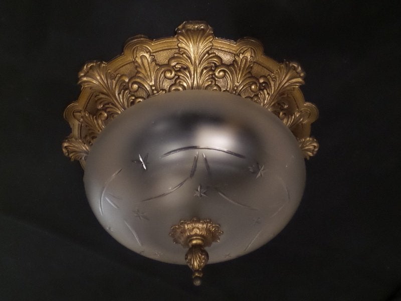 Grote plafonniére met bolvormige facet matglazen glas kap, Antiek en Kunst, Antiek | Lampen, Ophalen of Verzenden