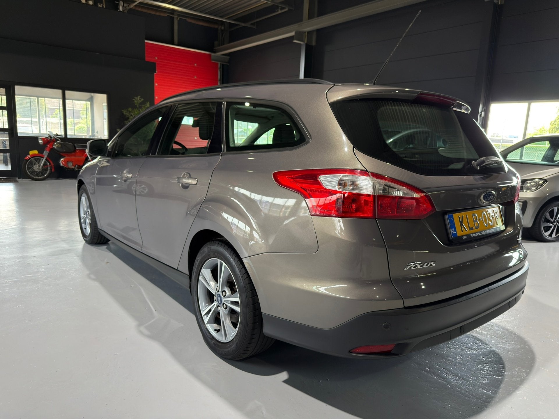 Ford Focus Wagon 1.0 EcoBoost Trend Stoelverwarming |APK|PDC, Euro 5, Gebruikt, Met garantie (alle), Navigatiesysteem