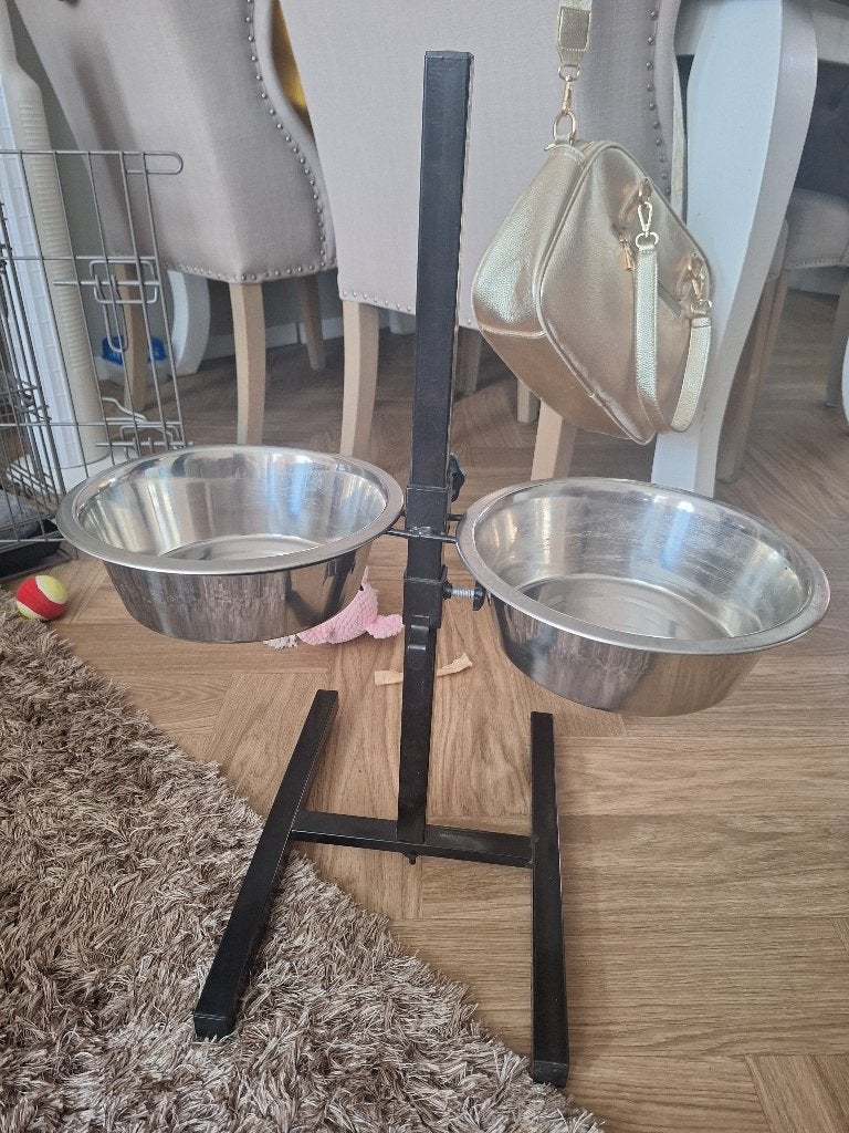 Honden voerbak, Ophalen