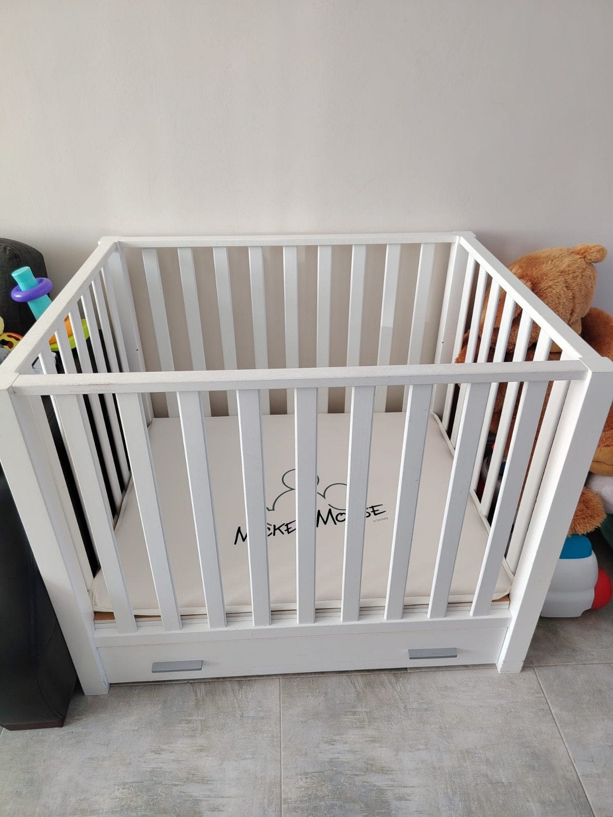Witte babybox met lade en matras, Kinderen en Baby's, Ophalen of Verzenden, Zo goed als nieuw, Vierkant, In hoogte verstelbaar