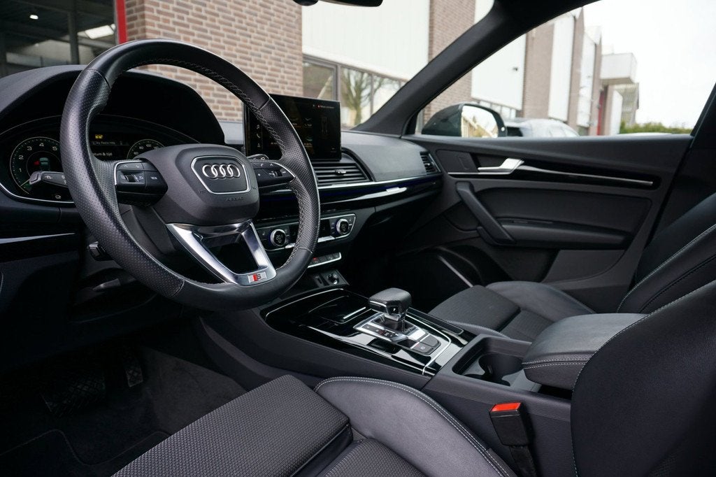 Audi Q5 50 TFSIe S-Line Black Edition Luchtvering|Trekhaak|S, Auto's, Automaat, Gebruikt, Zwart, 4 cilinders