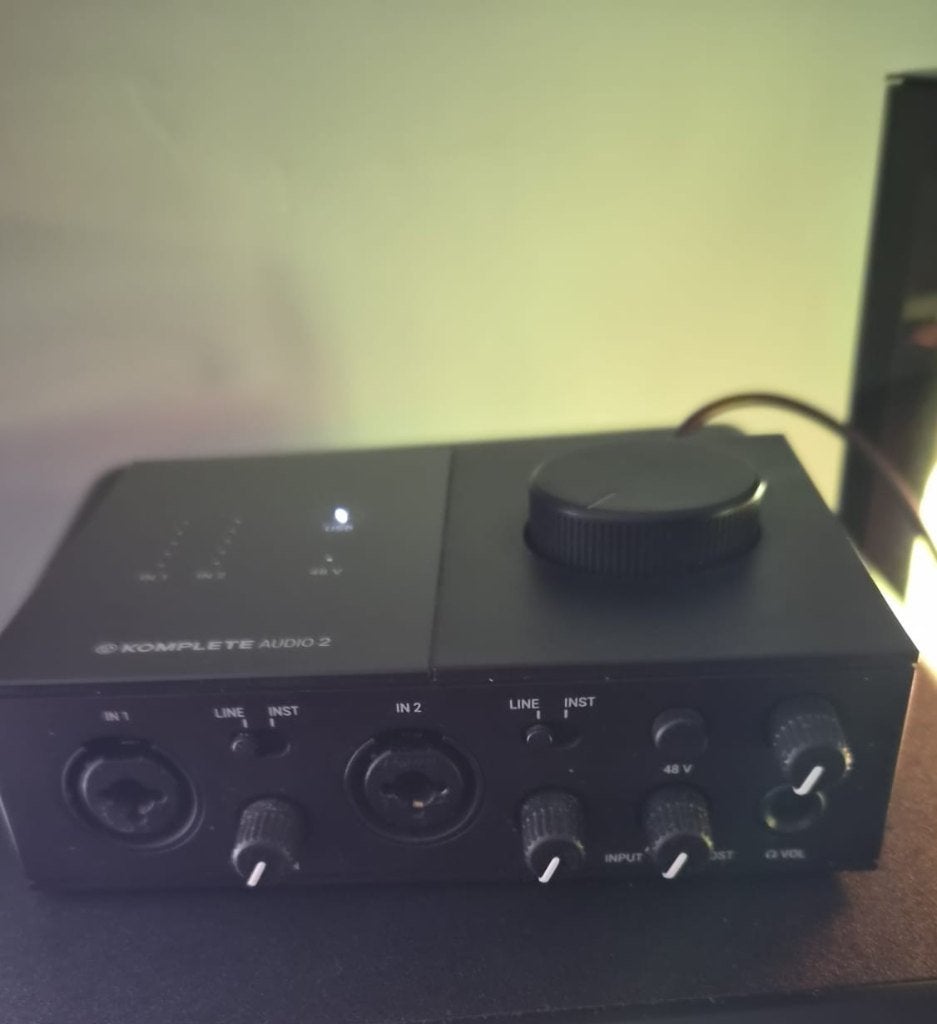 KOMPLETE AUDIO 2, Ophalen of Verzenden, Gebruikt, Minder dan 5 kanalen