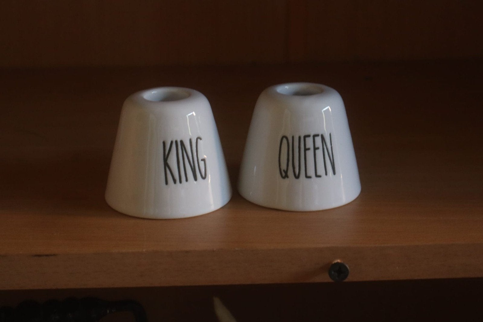 Set van 2 King & Queen eierdopjes, Overige typen, Ophalen of Verzenden, Zo goed als nieuw, Steen/keramiek