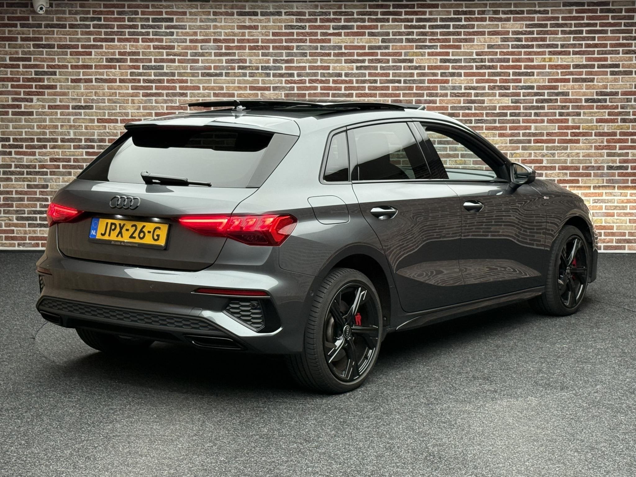 Audi A3 Sportback 45 TFSI e S edition Competition | Pano | M, Dealer onderhouden, Gebruikt, 4 cilinders, Leder en Stof