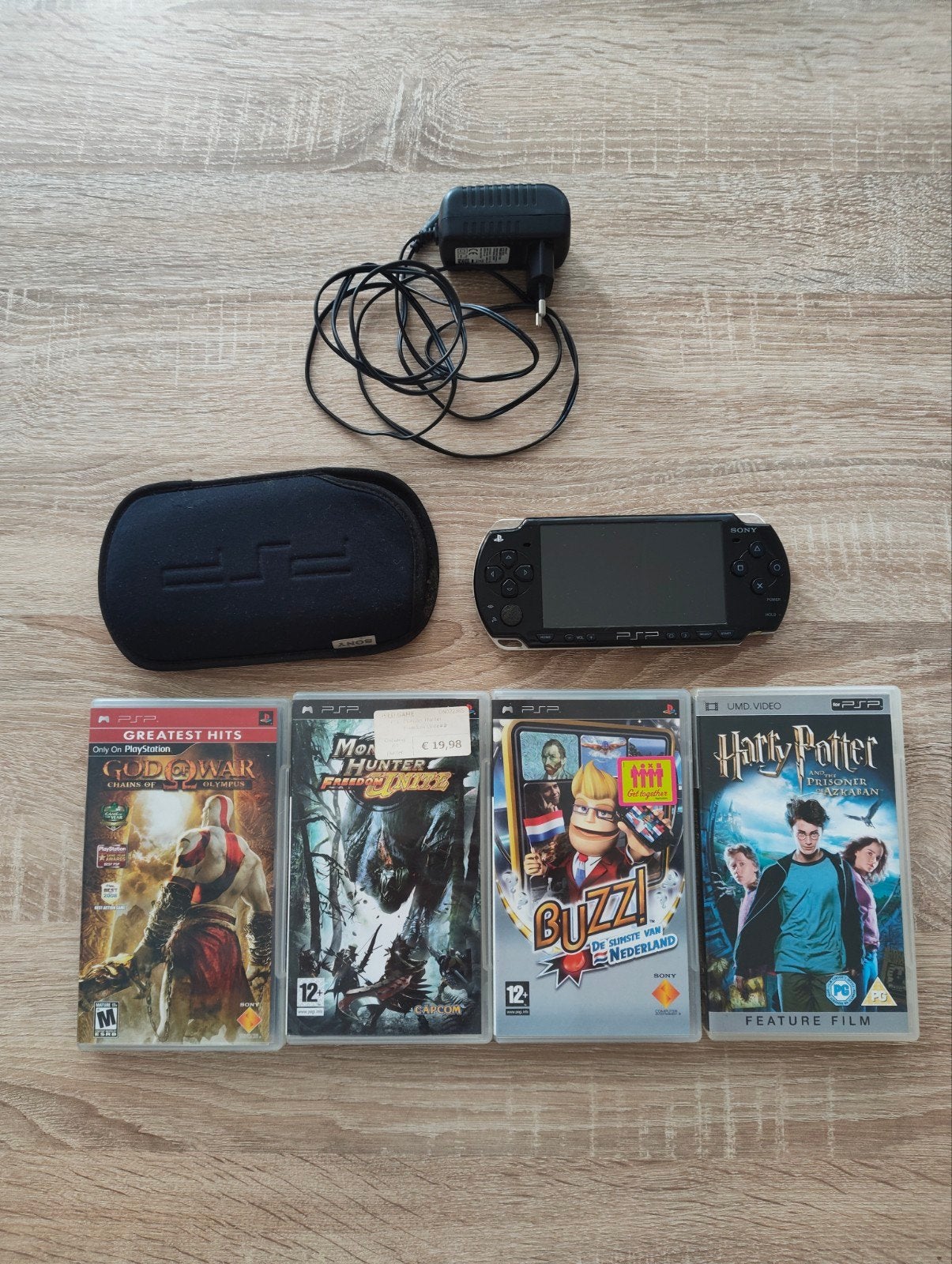 sony psp met 3 games en een film., Ophalen of Verzenden, Zo goed als nieuw, PSP