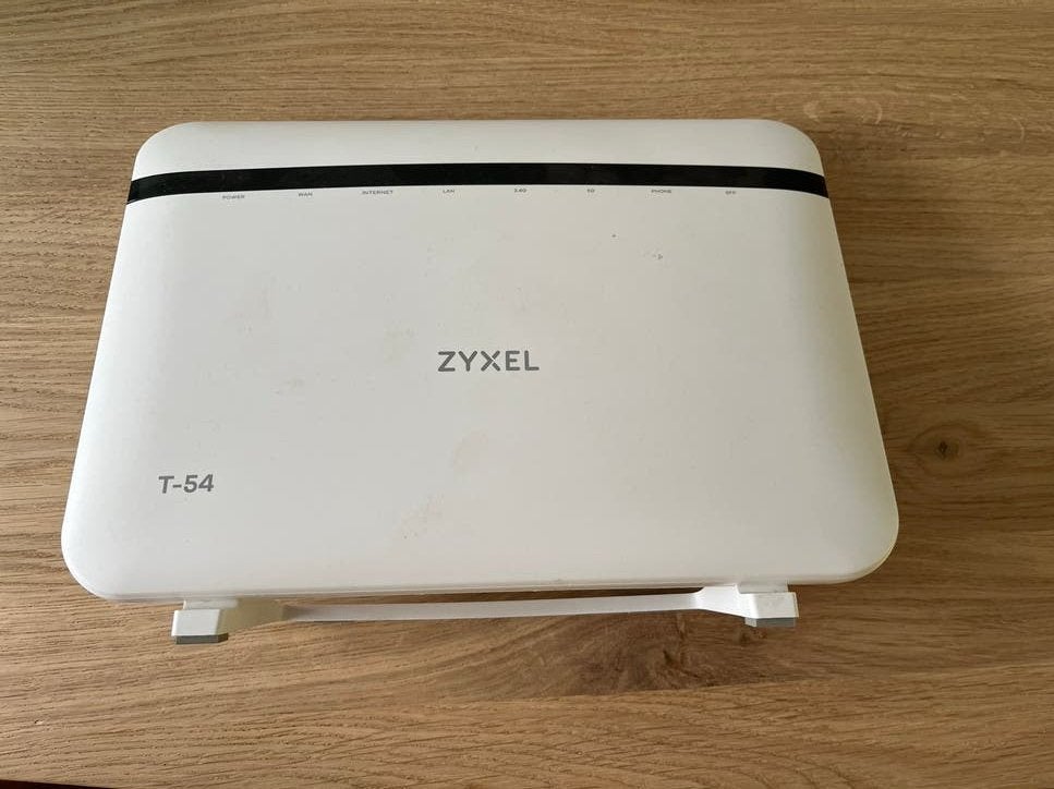 Zyxel T-54 Router met modem - Zo goed als nieuw, Ophalen of Verzenden, Zo goed als nieuw, Router met modem