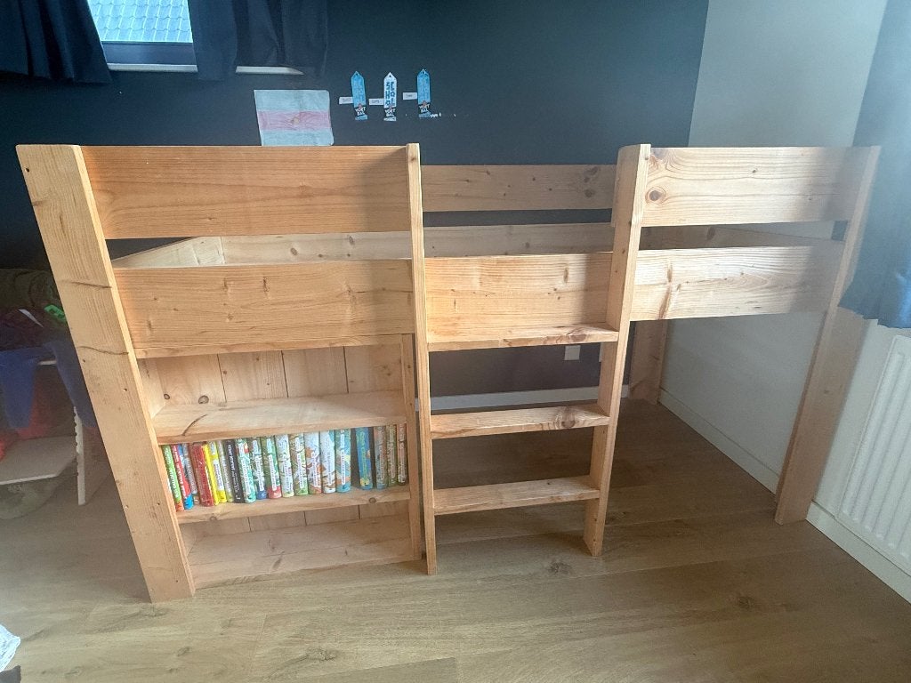 1 persoons half hoogslaper van hout, Ophalen, Gebruikt, Hoogslaper