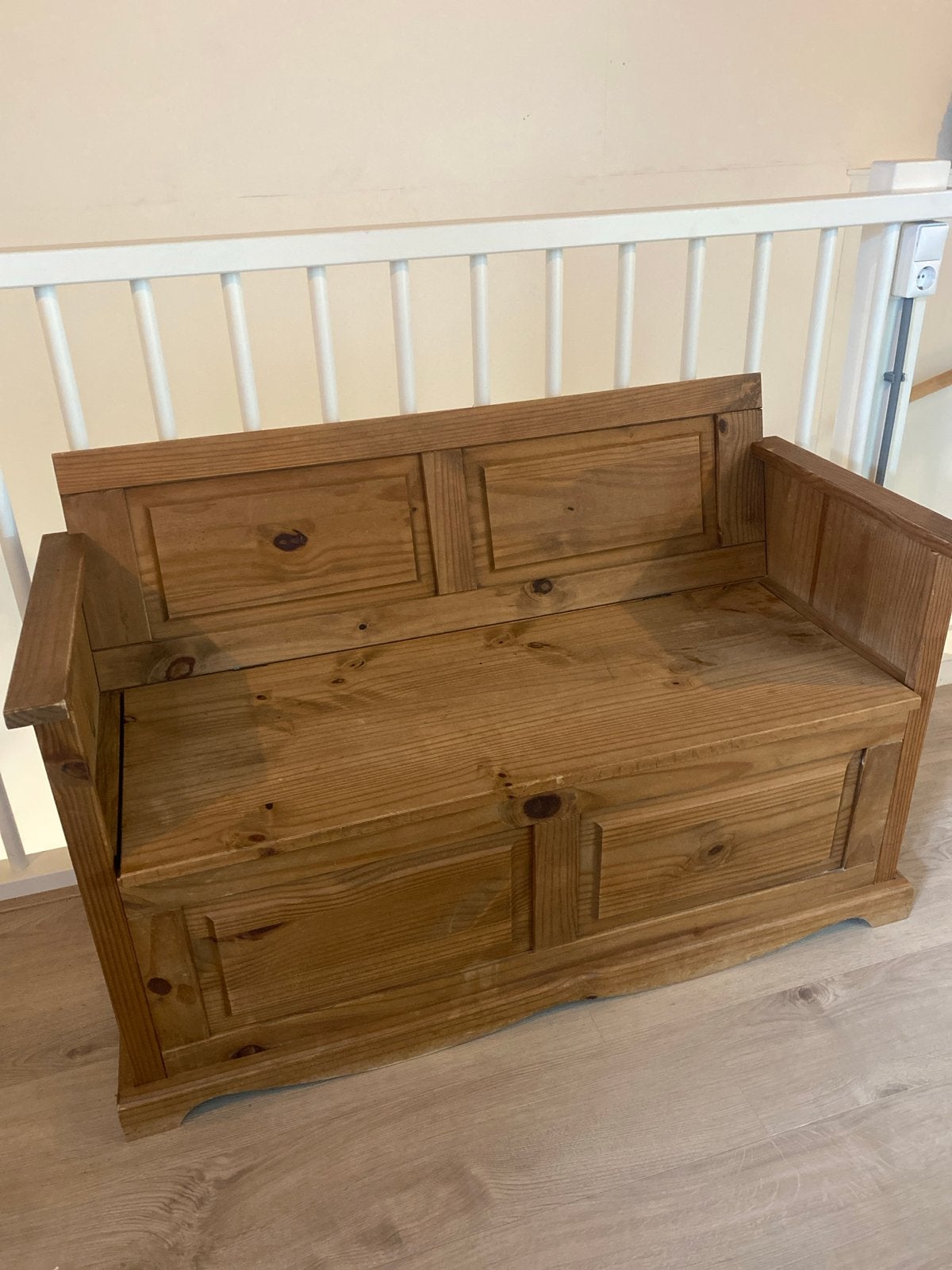 Houten bankje met opbergruimte/ speelgoedkist, Ophalen, 50 – 75, 100 tot 150 cm, Zo goed als nieuw